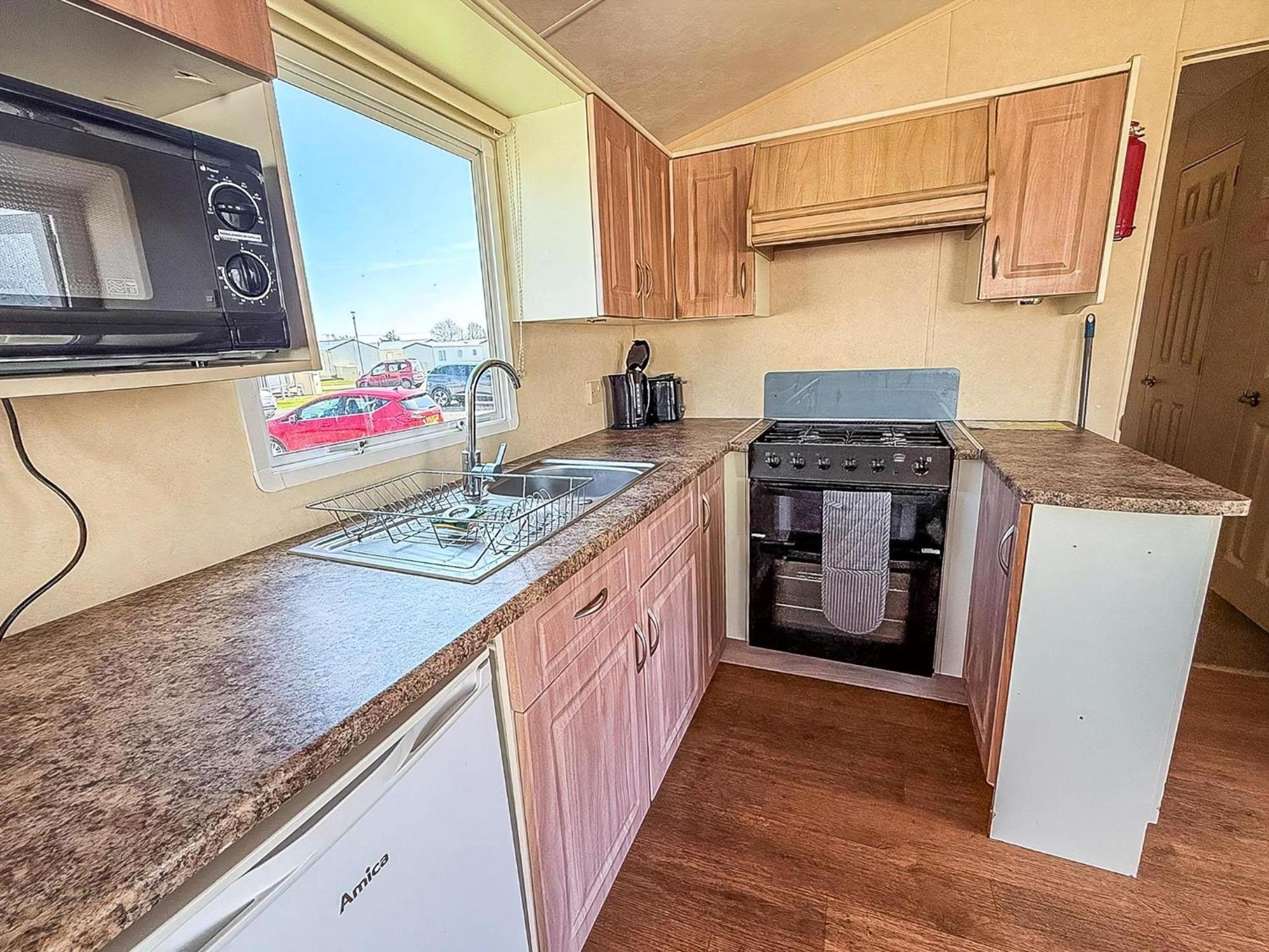 Superb Caravan At Seawick Holiday Park, Sleeps 8 Ref 27202Sw Clacton-on-Sea Dış mekan fotoğraf