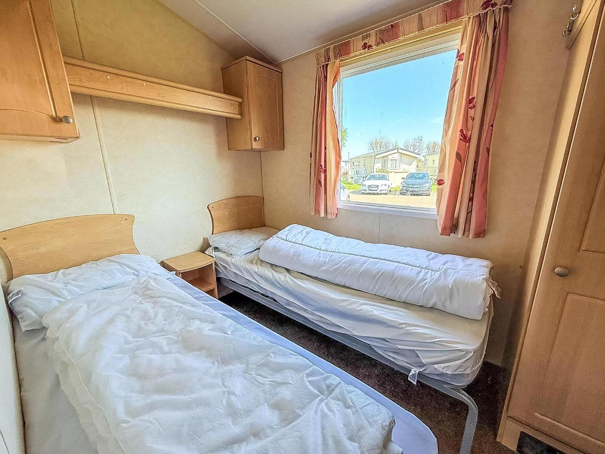 Superb Caravan At Seawick Holiday Park, Sleeps 8 Ref 27202Sw Clacton-on-Sea Dış mekan fotoğraf