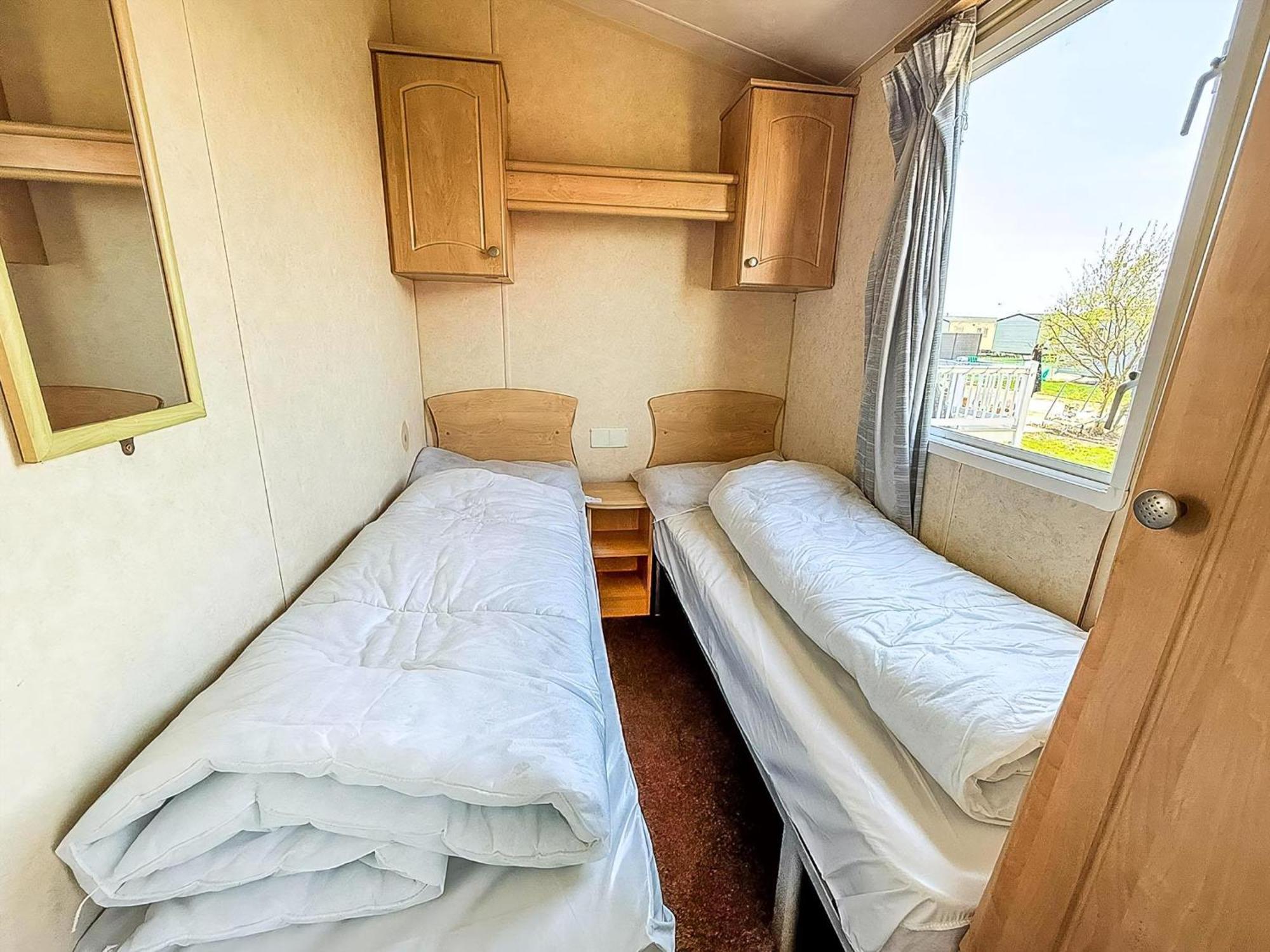 Superb Caravan At Seawick Holiday Park, Sleeps 8 Ref 27202Sw Clacton-on-Sea Dış mekan fotoğraf