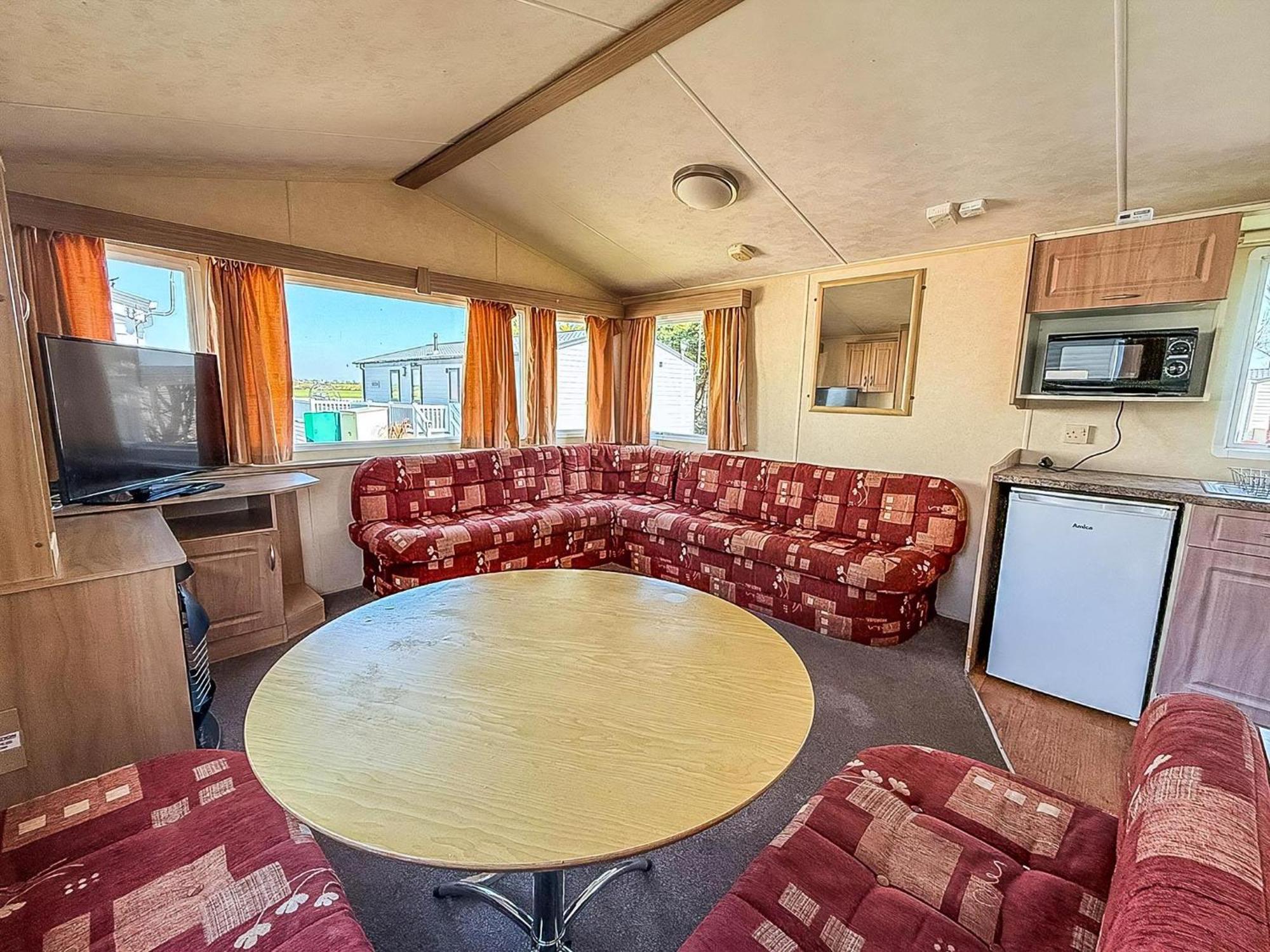 Superb Caravan At Seawick Holiday Park, Sleeps 8 Ref 27202Sw Clacton-on-Sea Dış mekan fotoğraf