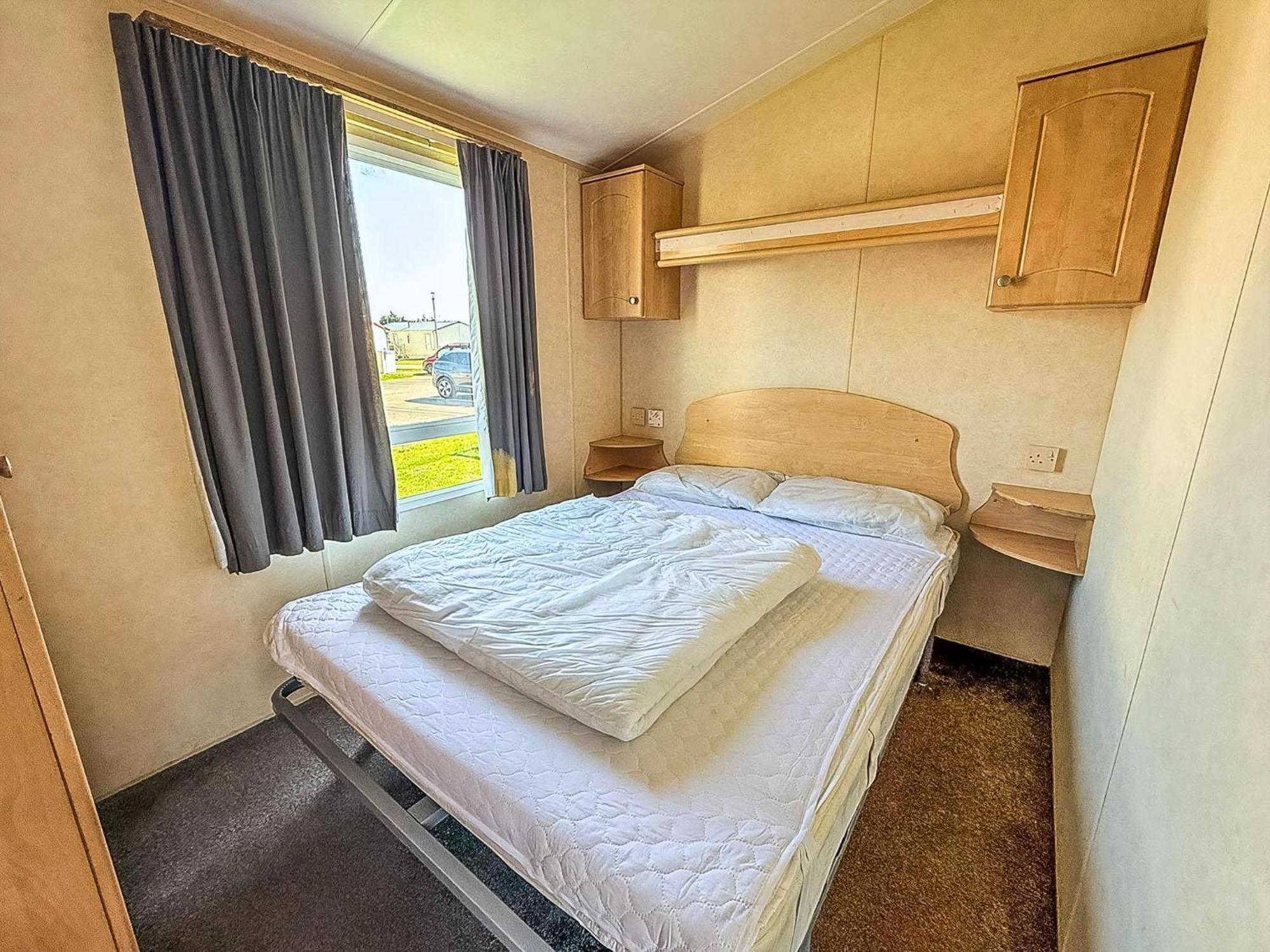 Superb Caravan At Seawick Holiday Park, Sleeps 8 Ref 27202Sw Clacton-on-Sea Dış mekan fotoğraf