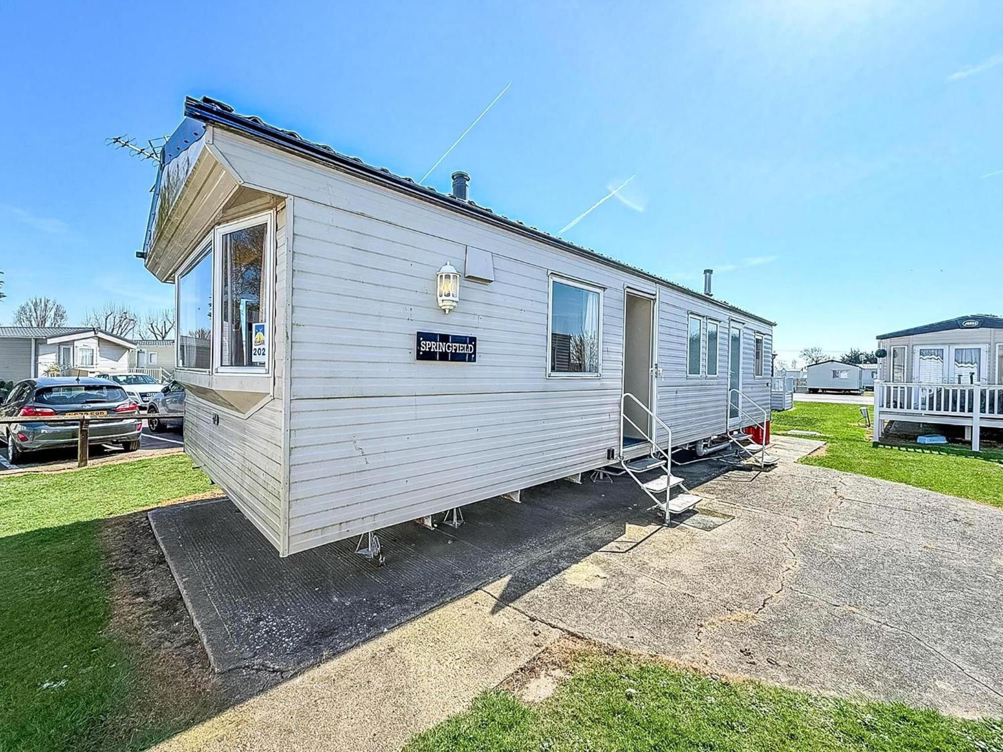 Superb Caravan At Seawick Holiday Park, Sleeps 8 Ref 27202Sw Clacton-on-Sea Dış mekan fotoğraf
