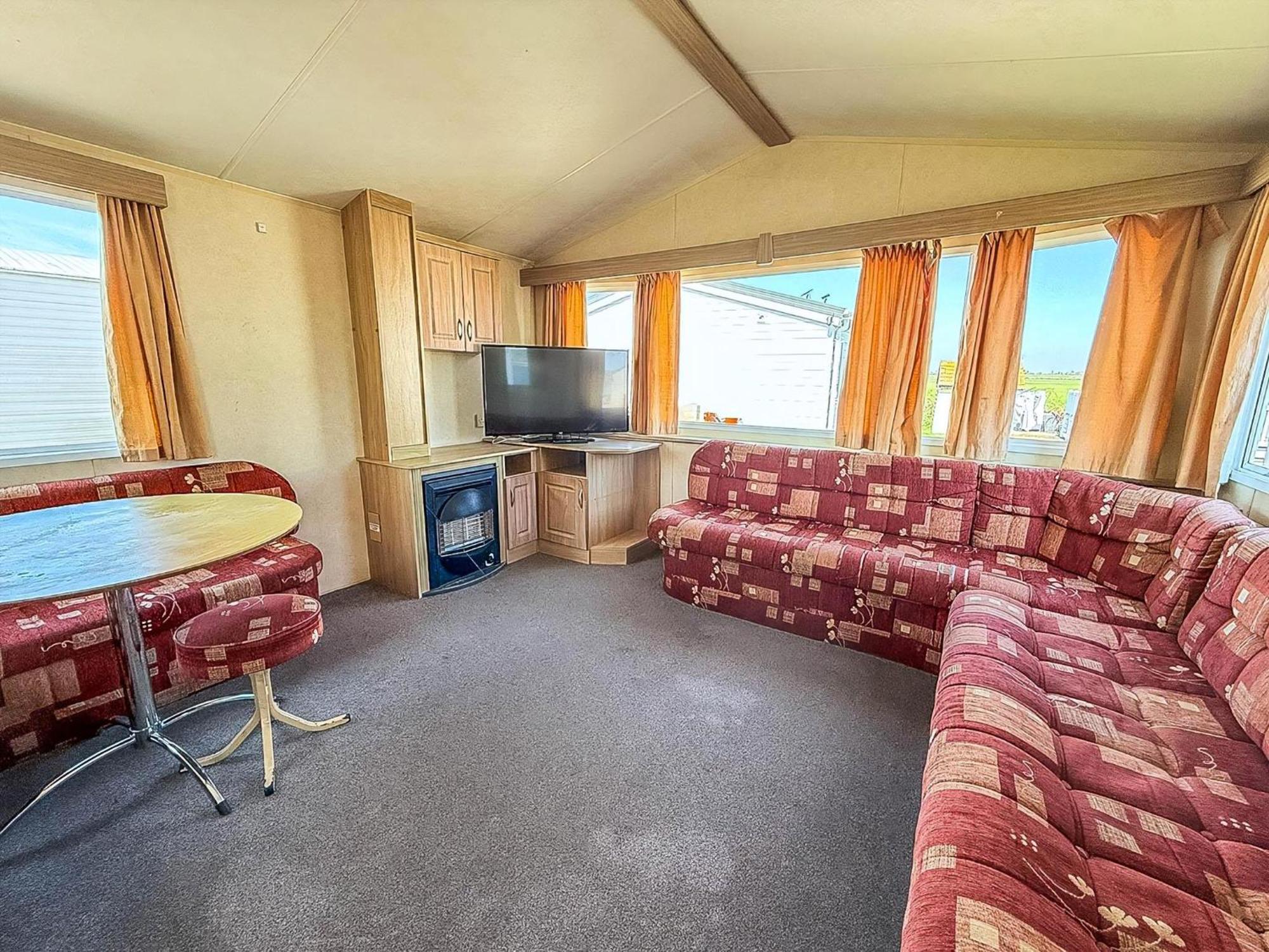 Superb Caravan At Seawick Holiday Park, Sleeps 8 Ref 27202Sw Clacton-on-Sea Dış mekan fotoğraf